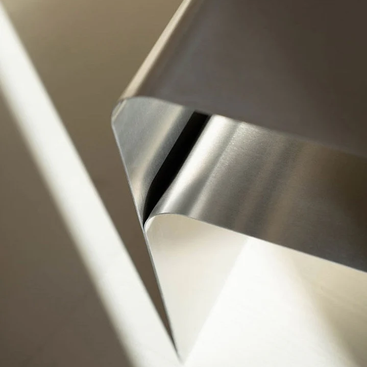 Close Up Stainless Steel Table with Wave Vibehaus
