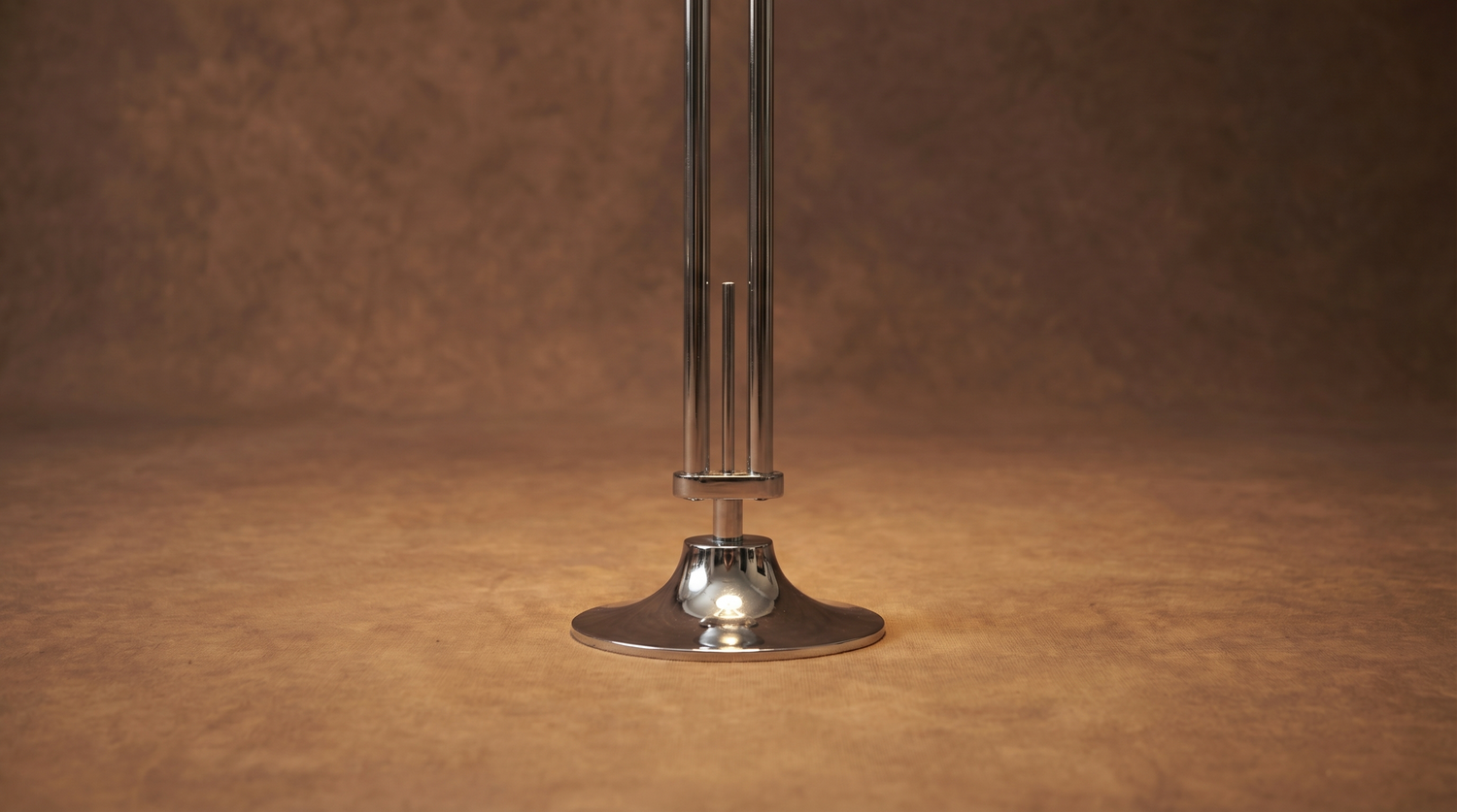 zuru floor to ceiling lamp bottom