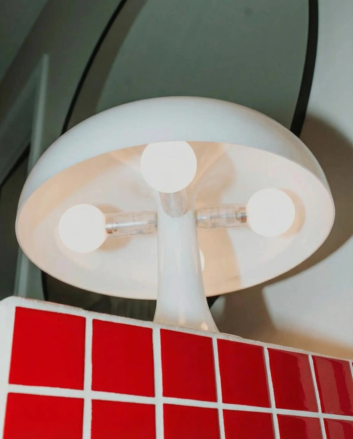 White Bella mushroom-shaped lamp with E14 light bulbs