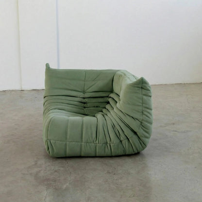 Bruma Sofa Corner in green velvet suede photographed from the front angle.