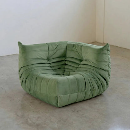 Bruma Sofa Corner in green velvet suede photographed from the front angle.