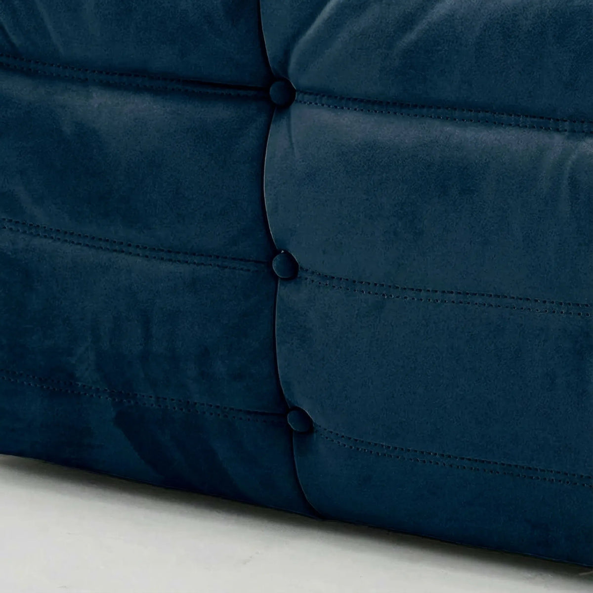 Close up of the Bruma 2-seater Sofa in dark blue velvet suede with Bruma silhouette – custom-made by vibehaus