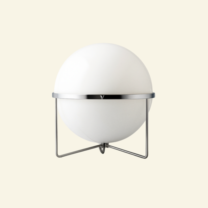 Globe table lamp inspired by Garrault – minimalist Nordic design in iron and acrylic with E27 bulb included.