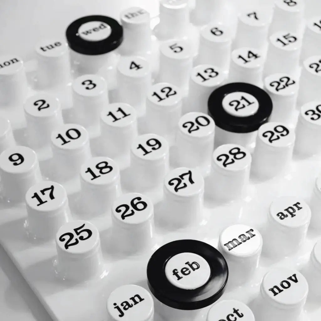 White Perpetual Ring-a-Date Calendar in Italian design in white